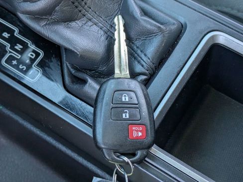 Used 2020 Toyota Tacoma SR w/ SR Convenience Package image 25