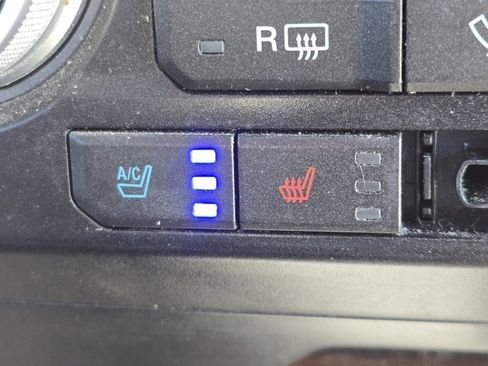 Used 2015 Ford F150 Lariat w/ Equipment Group 502A Luxury image 3