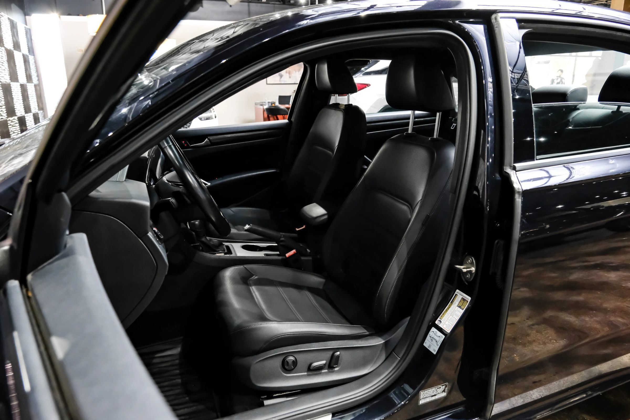 Used 2022 Volkswagen Passat 2.0T R-Line FWD image 28