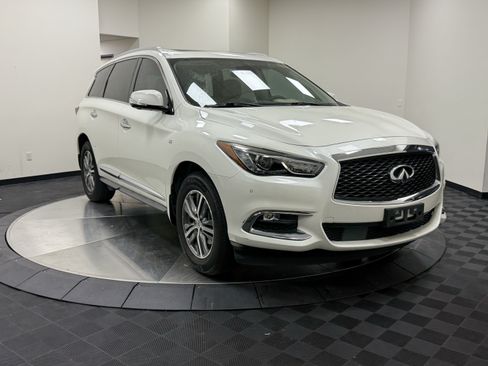 Used 2020 INFINITI QX60 Luxe w/ Essential Package FWD image 2