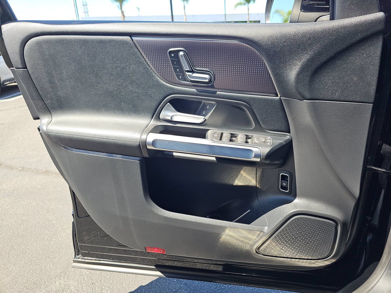 Used 2023 Mercedes-Benz EQB 300 4MATIC image 28