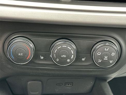 Used 2024 Chevrolet Trax RS w/ Driver Confidence Package image 32