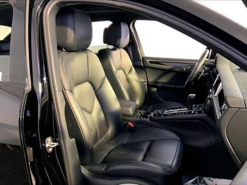 Used 2024 Porsche Macan image 18