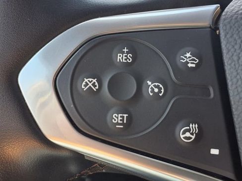 Used 2023 Chevrolet Traverse RS FWD image 12