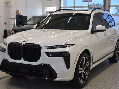 Used 2024 BMW X7 xDrive40i w/ M Sport Package AWD/4WD image 9