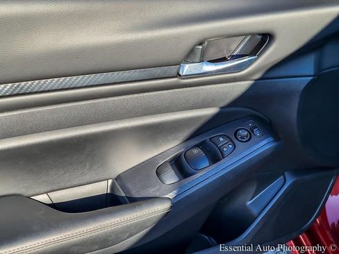 Used 2024 Nissan Altima 2.5 SV image 14