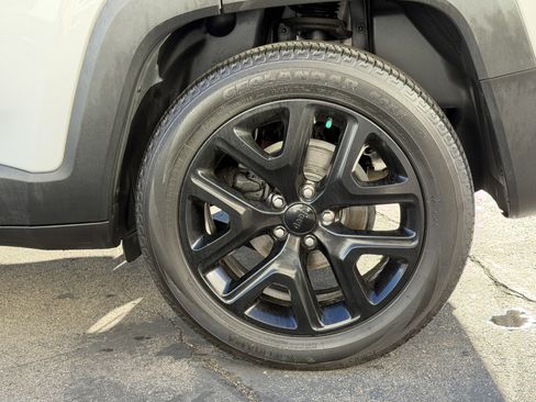 Certified 2019 Jeep Renegade Altitude w/ Quick Order Package 22M image 12