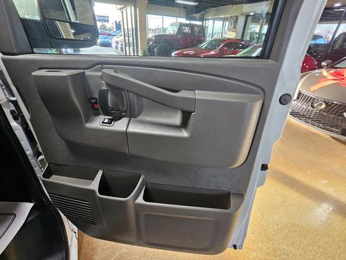 Used 2016 Chevrolet Express 3500 LT w/ LT Preferred Equipment Group image 10