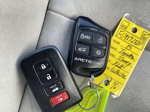Used 2015 Toyota Camry XLE w/ Moonroof Package FWD image 29