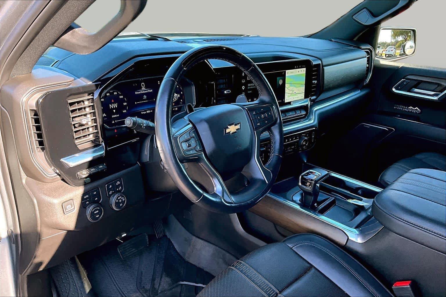 Used 2025 Chevrolet Silverado 1500 High Country AWD/4WD image 17