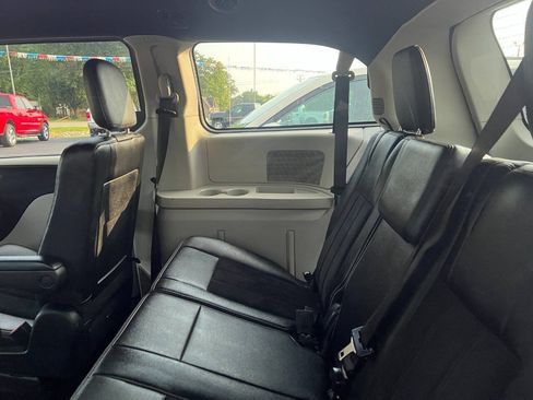 Used 2017 Dodge Grand Caravan SXT FWD image 14