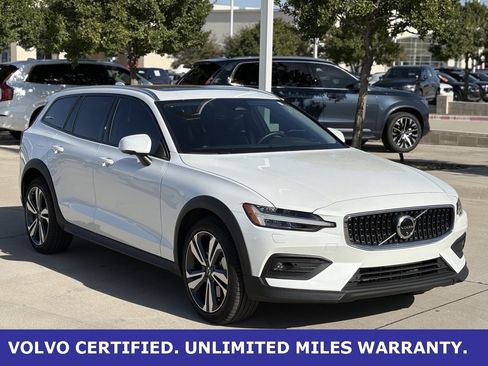 Certified 2025 Volvo V60 B5 Cross Country Plus image 4