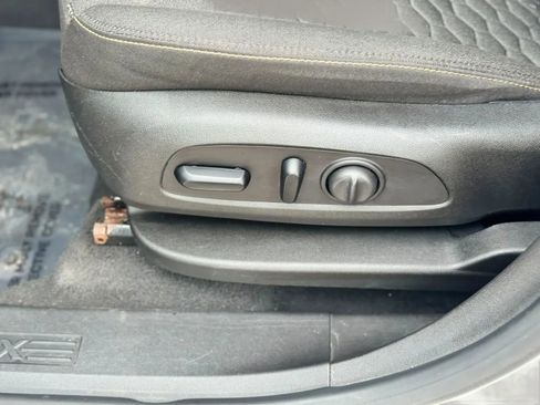 Used 2020 Chevrolet Equinox LT image 12