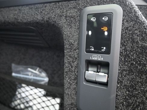 New 2025 Land Rover Range Rover SE image 18