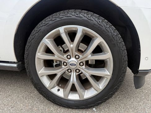 Used 2019 Ford Expedition Limited w/ Equipment Group 302A AWD/4WD image 10