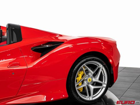 Used 2022 Ferrari F8 Tributo image 20