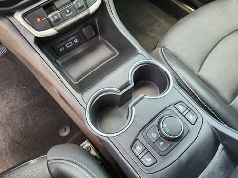 Used 2023 GMC Terrain SLT w/ Infotainment Package II FWD image 18