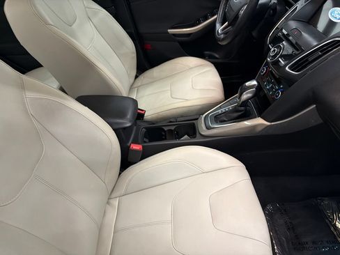 Used 2017 Ford Focus Titanium w/ Titanium Technology Package FWD image 30