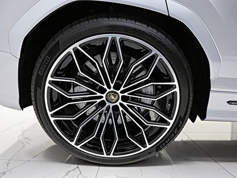 Used 2026 Lamborghini Urus SE AWD/4WD image 46