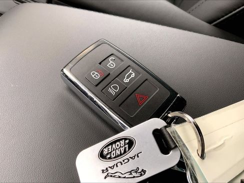 Used 2024 Land Rover Range Rover Sport SE AWD/4WD image 13