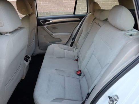 Used 2016 Volkswagen Golf S image 18