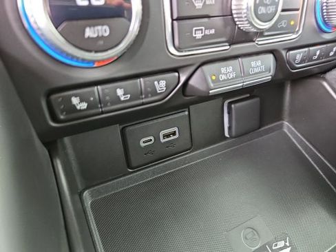 Used 2023 GMC Yukon SLT w/ SLT Premium Package AWD/4WD image 33
