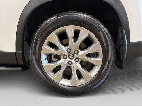 Used 2025 Toyota Grand Highlander AWD image 28