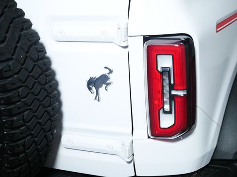 Used 2023 Ford Bronco Badlands image 17