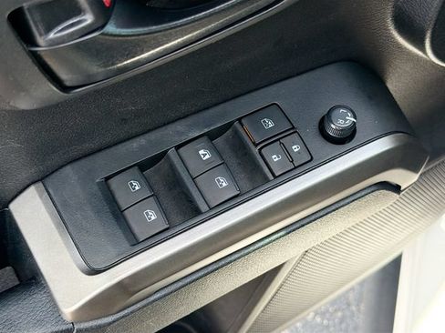 Used 2022 Toyota Tacoma SR5 RWD image 17