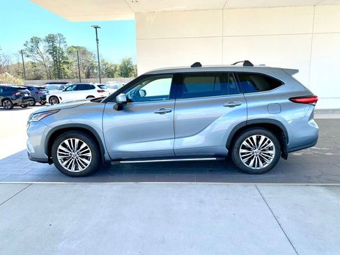 Used 2022 Toyota Highlander Platinum image 8