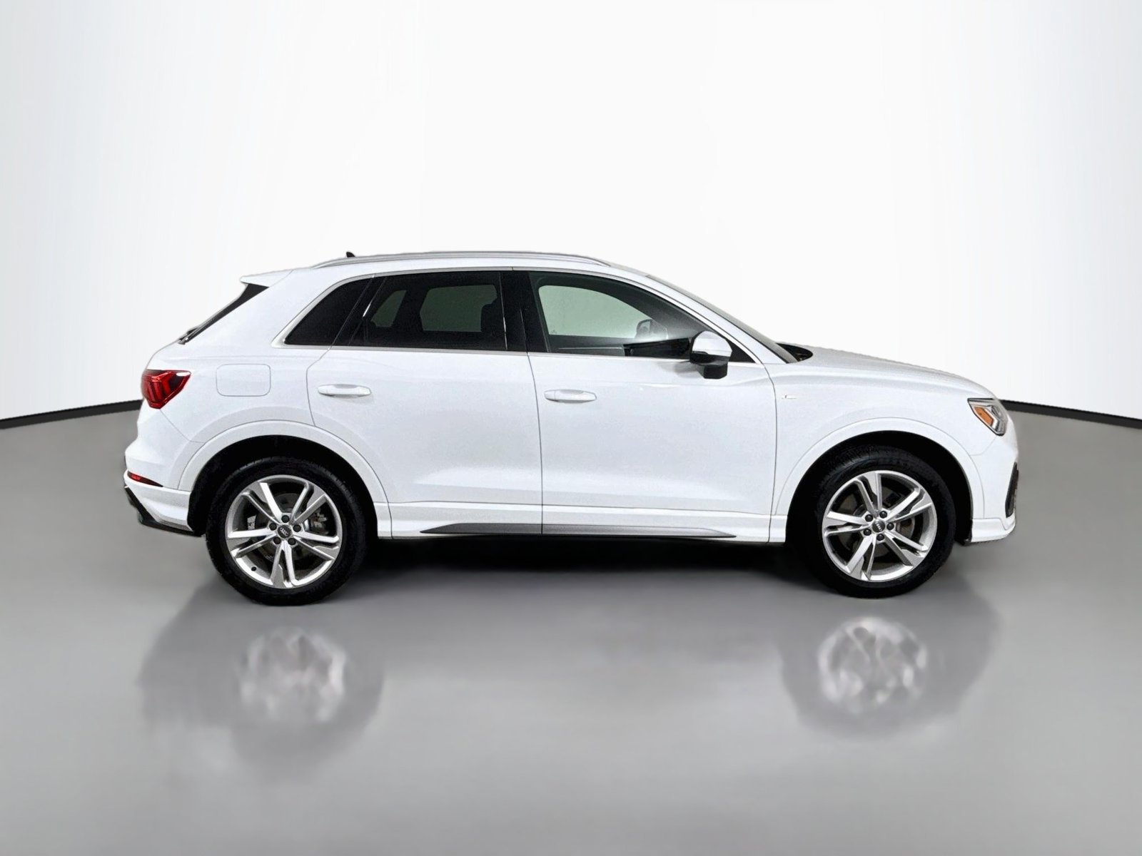Used 2019 Audi Q3 2.0T Premium Plus w/ Premium Plus Package AWD/4WD image 8