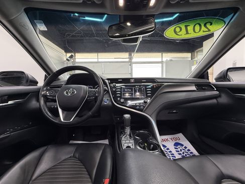 Used 2019 Toyota Camry SE image 14