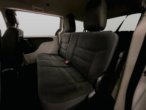 Used 2019 Dodge Grand Caravan SE FWD image 26