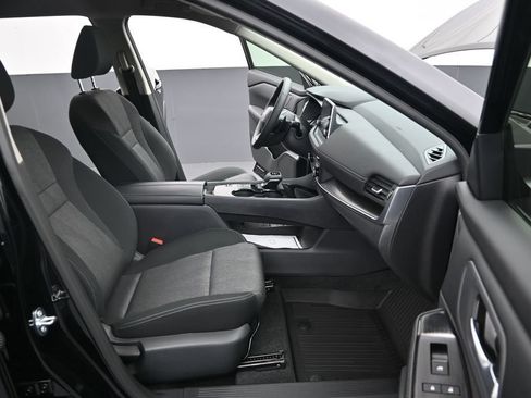 Certified 2026 Nissan Rogue SV FWD image 29