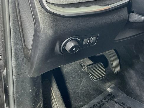Used 2023 Jeep Compass Latitude w/ Sun and Sound Group AWD/4WD image 10