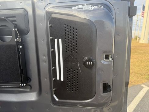 Used 2024 Ford Bronco Outer Banks image 9