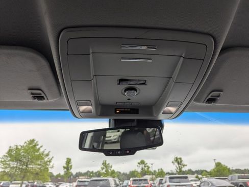 Used 2018 Chevrolet Suburban Premier RWD image 19