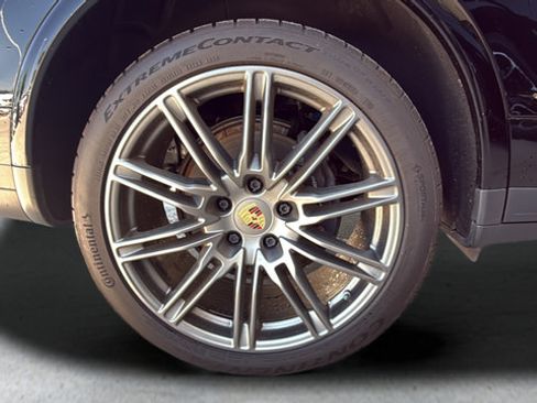 Used 2018 Porsche Cayenne AWD/4WD image 24
