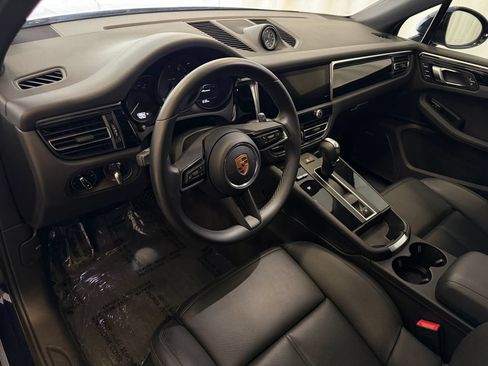 Certified 2023 Porsche Macan AWD/4WD image 4