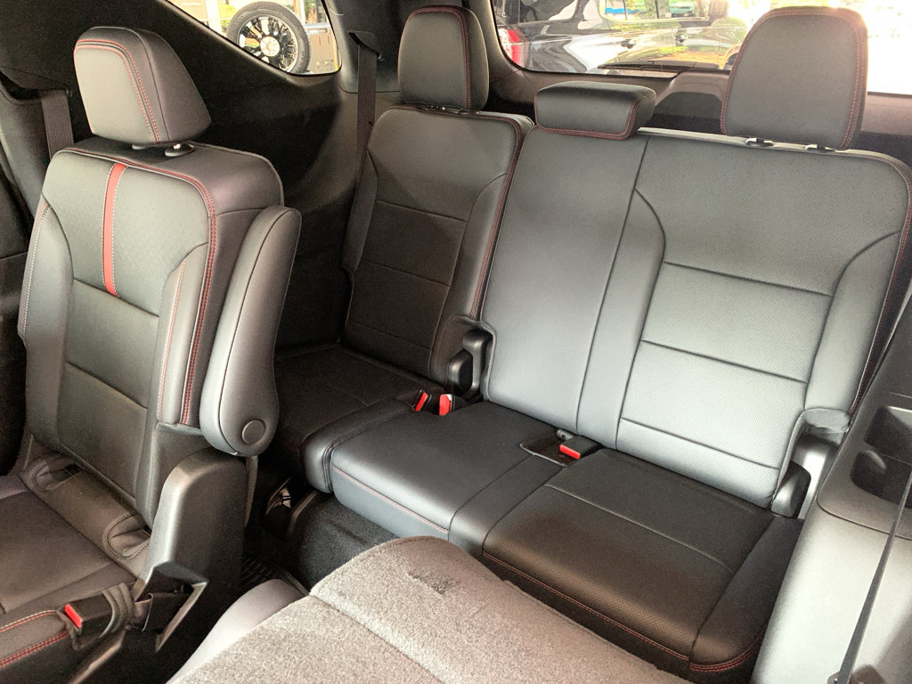 New 2026 Chevrolet Traverse RS w/ LPO, Floor Liner Package FWD image 17