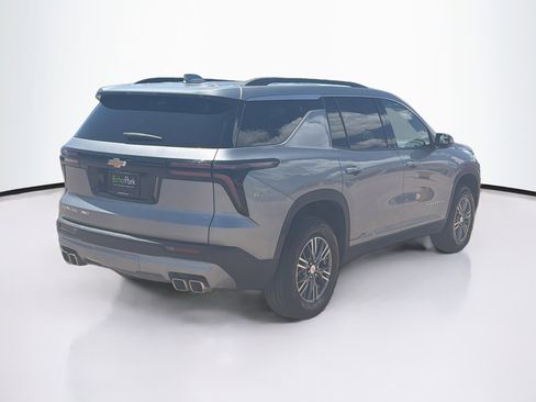 Used 2025 Chevrolet Traverse LT AWD/4WD image 9