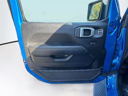 Used 2024 Jeep Wrangler Sahara w/ Technology Group image 17