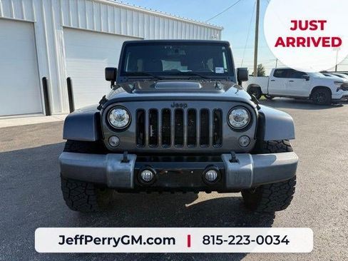 Used 2017 Jeep Wrangler Unlimited Sahara AWD/4WD image 3