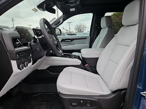 New 2026 Chevrolet Suburban Premier image 9