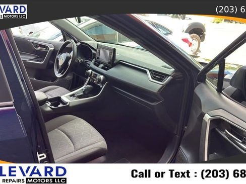 Used 2021 Toyota RAV4 XLE AWD/4WD image 39