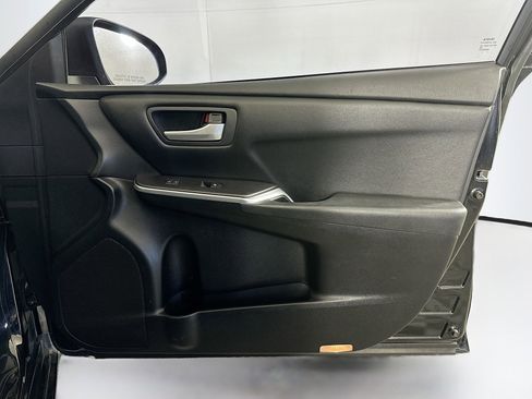Used 2016 Toyota Camry SE image 29