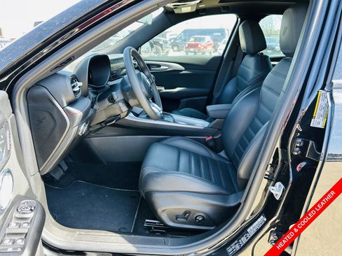 Used 2024 Dodge Hornet GT image 3