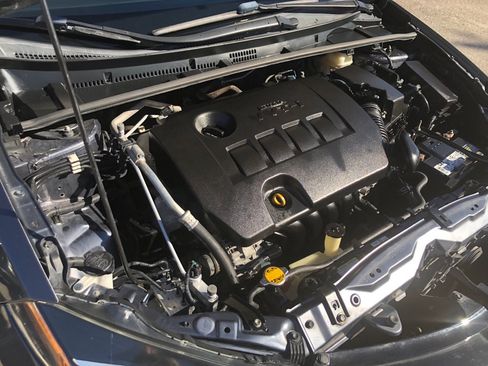 Used 2017 Toyota Corolla LE FWD image 14