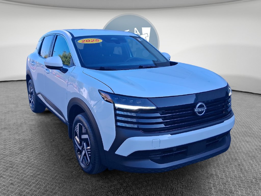 Used 2025 Nissan Kicks SV FWD image 1