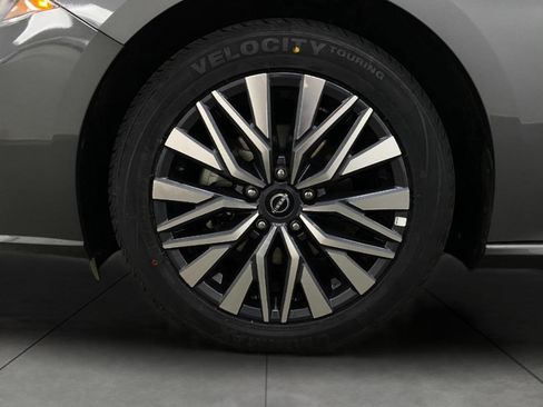 Certified 2025 Nissan Altima 2.5 SV FWD image 40